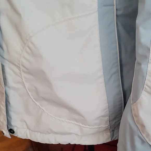 Columbia Women's White and Light Blue Ski Jacket - Picture 5 of 16